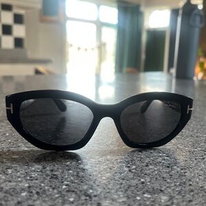 Tom Ford Penny TF1086 Black Polarized Sunglasses Cat Eye Italy Authentic